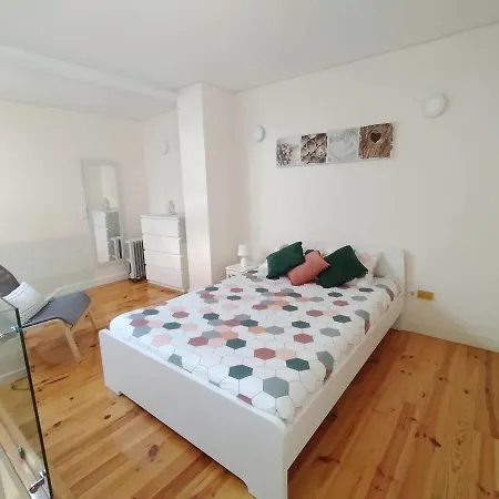 Duke Street Apartment *